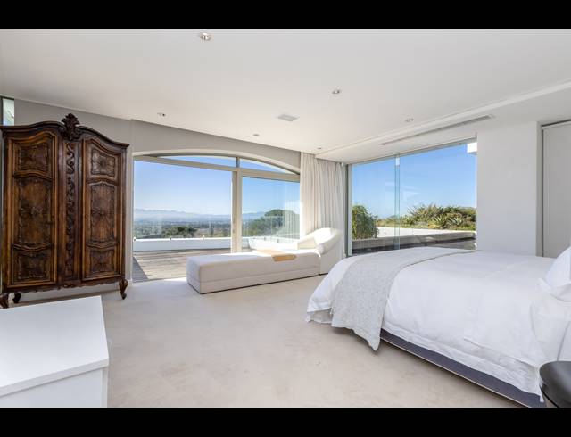 7 BEDROOM FREESTANDING TO LET IN CONSTANTIA